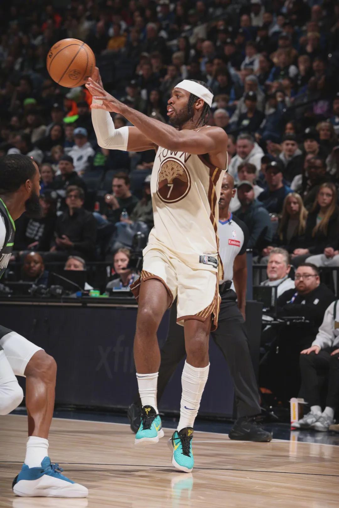 乐鱼官方网站-10中2！正负值-20！勇士神射手彻底没救了